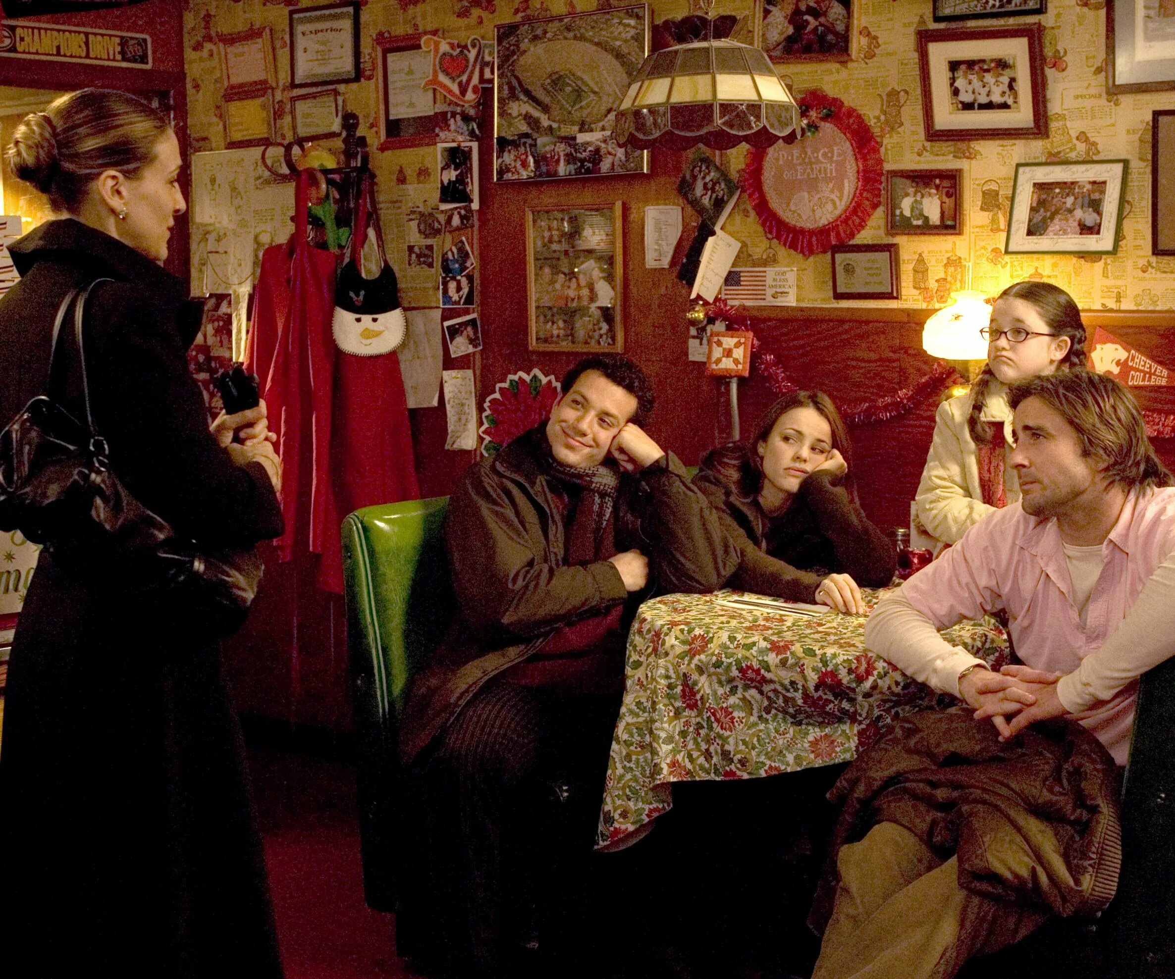 Привет семье 2005. Клэр дэйнс привет семье. Привет семье. Семейка стоун. Скажи привет семье.
