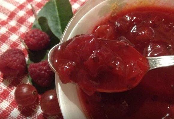 Варенье из крыжовника с малиной. Джем малина крыжовник. Варенье из вишни с крыжовником на зиму. Варенье из крыжовника с малиной. Варенье из крыжовника с малиной.