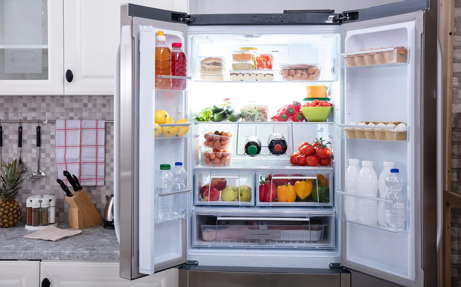 Холодильник это. Liebherr b 2756. Открытый холодильник. Холодильник с продуктами. Холодильник внутри.
