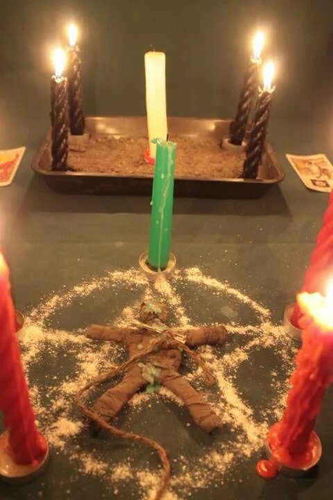 свечи после обрядов. восковые свечи. свечи для обряда. ритуальные свечи. свечи в храме.