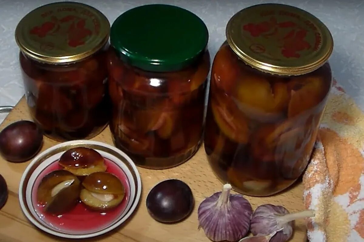 Огурцы салат на зиму без стерилизации. Самый простой рецепт маринованных. Самый простой рецепт маринованных. Маринад для опят на зиму. Салат из огурцов на зиму рецепты.