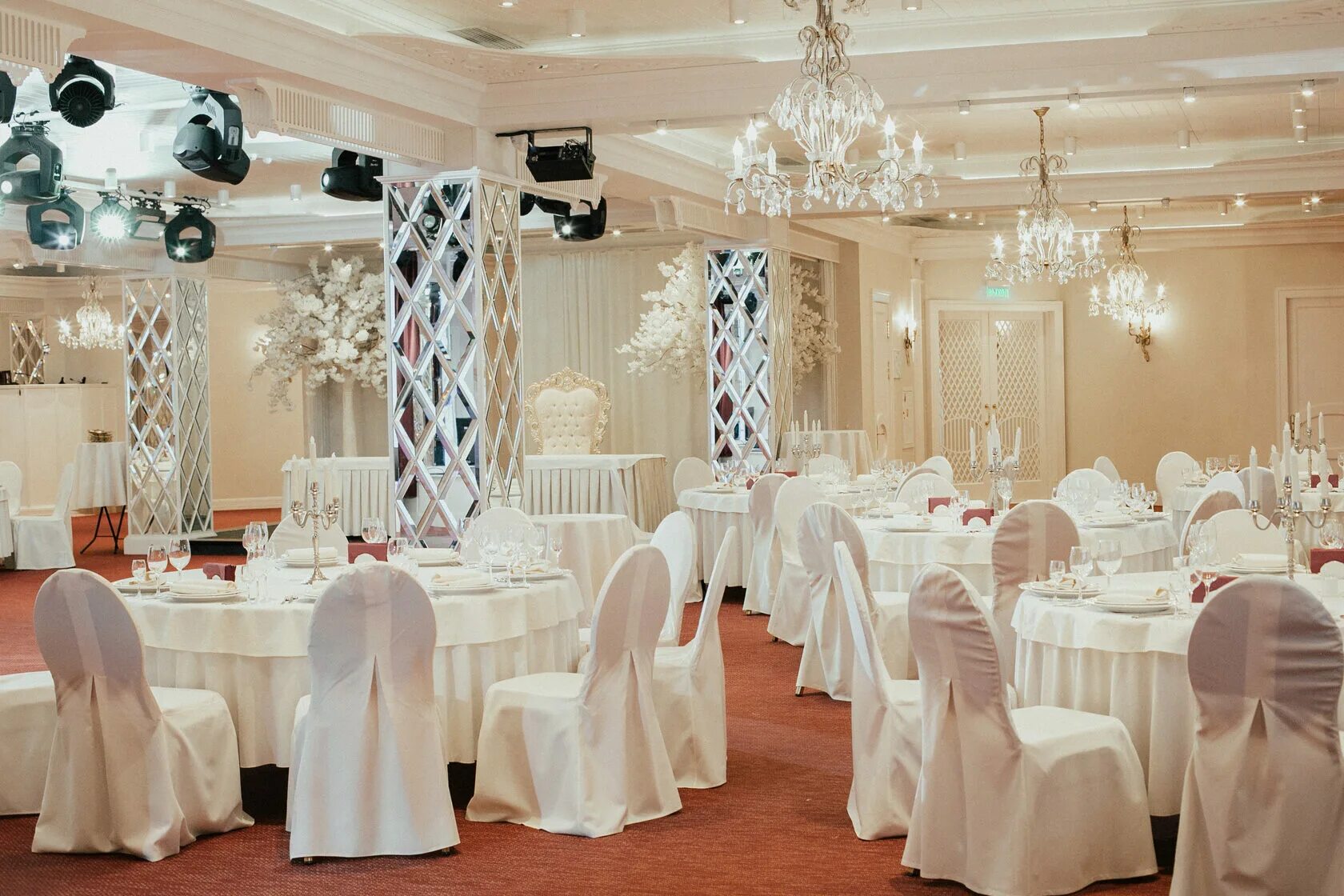 Грибоедова 126 дом семейных торжеств. Банкетный зал праздник на гагарина 14. Зал торжеств кузьминки, москва. Аренда банкетного зала для торжества. Дом семейных торжеств спб.