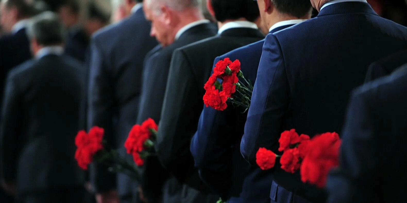 Прощание с актером валерием гаркалиным. Прощание. Прощание дата выхода. Похороны сталина 1953. Могила валерия гаркалина.