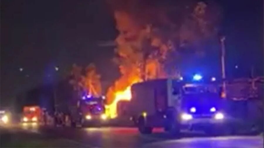 09. санкт петербург шушары пожар. горел склад в шушарах санкт петербург 2022. русич шушары склад пожар. сгорел склад шушары санкт-петербург.