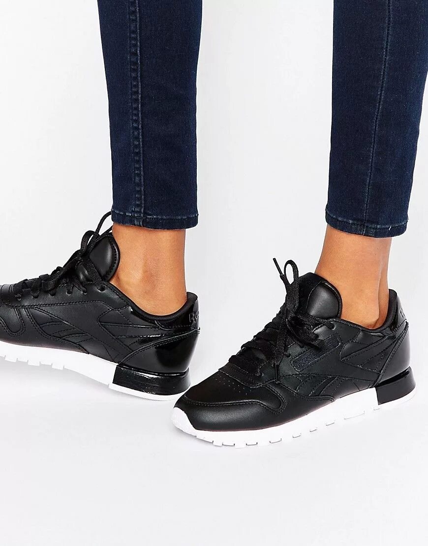 Классические кроссовки женские. Reebok classic чёрные с белой подошвой. кроссовки рибок женские черные с белой подошвой. кроссовки рибок женские черные кожаные. reebok кроссовки черные кожаные.