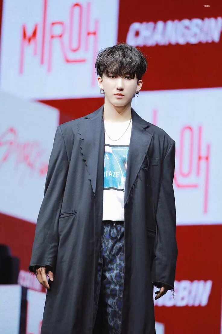 Чан бин stray kids. Рост чанбина из стрей. Рост чанбина из стрей. Stray kids changbin. Чанбин stray kids в полный рост.