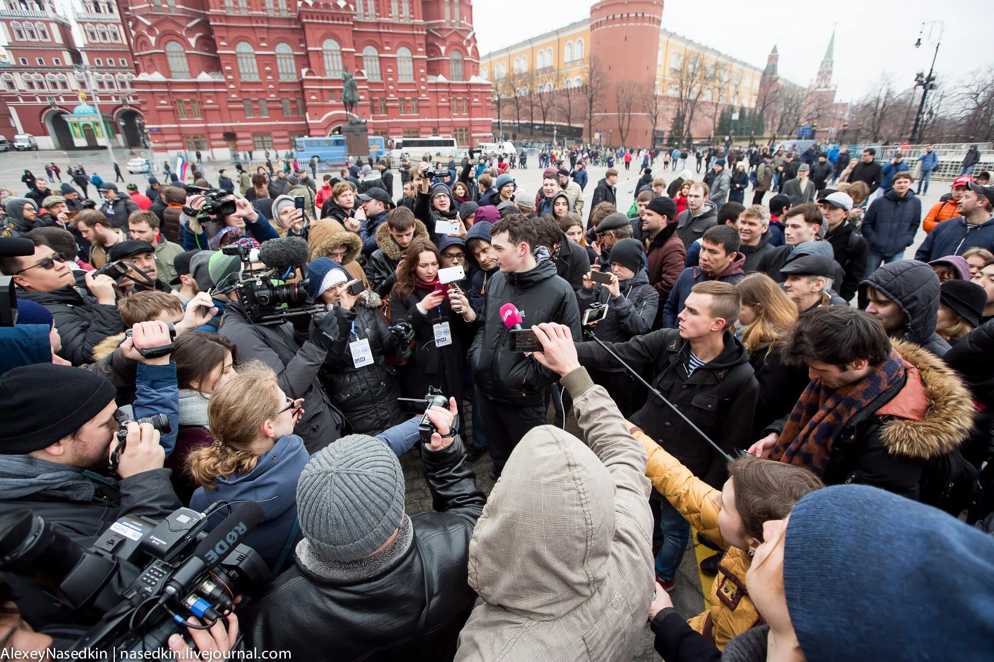 События в Москве сейчас. Протест у стен Кремля. Последние события в Москве. Ситуация в Москве. Срочные новости про