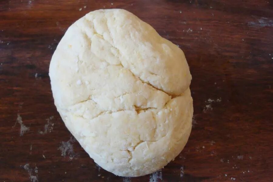 приготовление слоеного теста. постное дрожжевое тесто. сырое тесто рецепт. тесто для пирожков. замес теста.