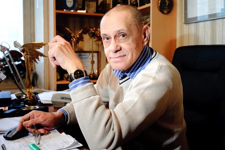 Создатель чебурашки шварцман. Гарри яковлевич бардин мультфильмы. Леонид шварцман 2020. Режиссер мультипликатор. Режиссер мультипликатор.