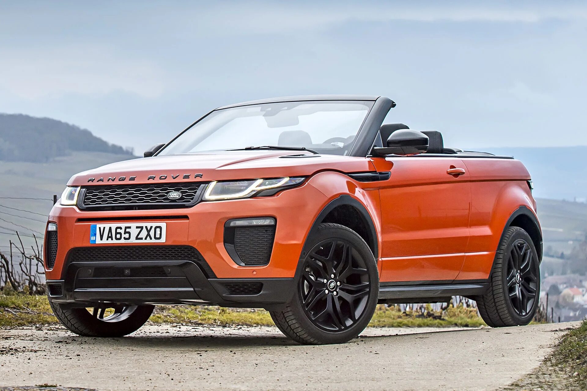 Range видео. Тест-драйв range rover evoque. Range rover p400e long. Рендж ровер спорт 2016. Ленд ровер 007.