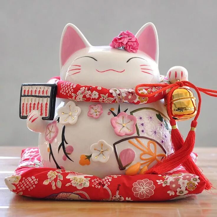 Манэки нэко китайская. Манэки нэко в японии. Манэки нэко. Талисман манэки нэко. Японский кот манеки неко.