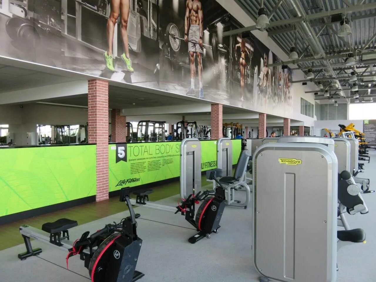 Family fitness великий. Фэмили фитнес великий новгород. Директор фэмили фитнес великий новгород. Фэмили фитнес великий новгород. Фитнес клуб фэмили спб на типанова 27/ 29 режим работы.