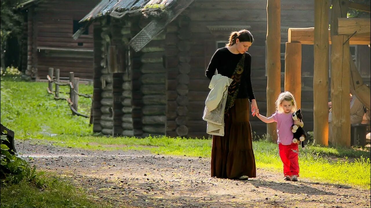 Деревня погулять. Жанровая фотография. Жанровые фотоработы. Концерт в деревне на улице. Жанровое фото Россия.