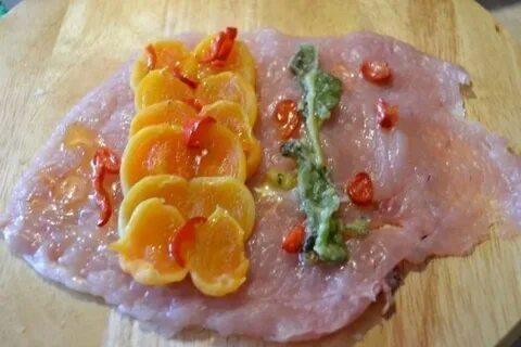 Рулет из курицы с курагой