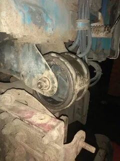 Замена сайлентблоков кабины