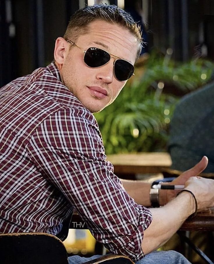 Том Харди прикуп в очках. Харди в очках. Том Харди 2009. Tom Hardy Aviator Sunglasses. Очки тома харди