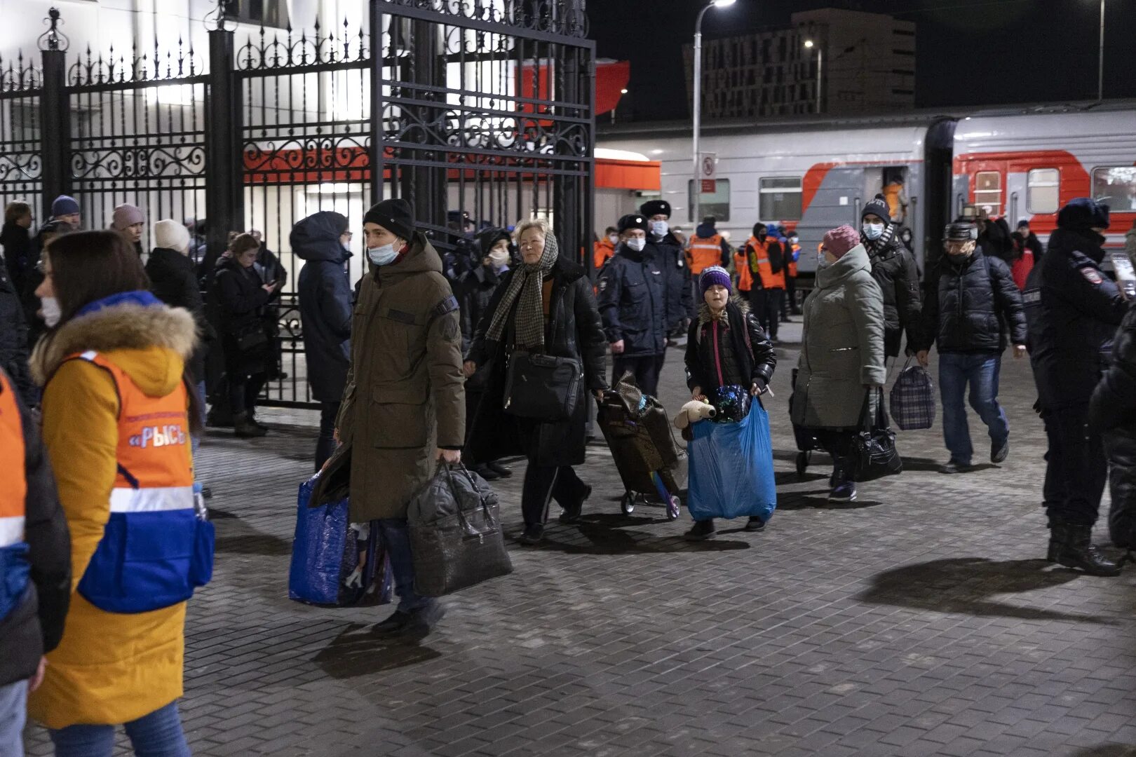 Новости 22.02 24. Беженцы с Донбасса. Беженцы Нижний Новгород. Украинские беженцы. Беженцы с Украины в России.