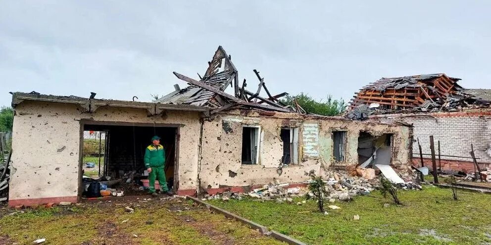 Головчино белгородская область обстрел. Разрушения в белгороде после обстрела. Разрушение домов. Обстрелы белгородской обл. Дом в украине разбомбили.