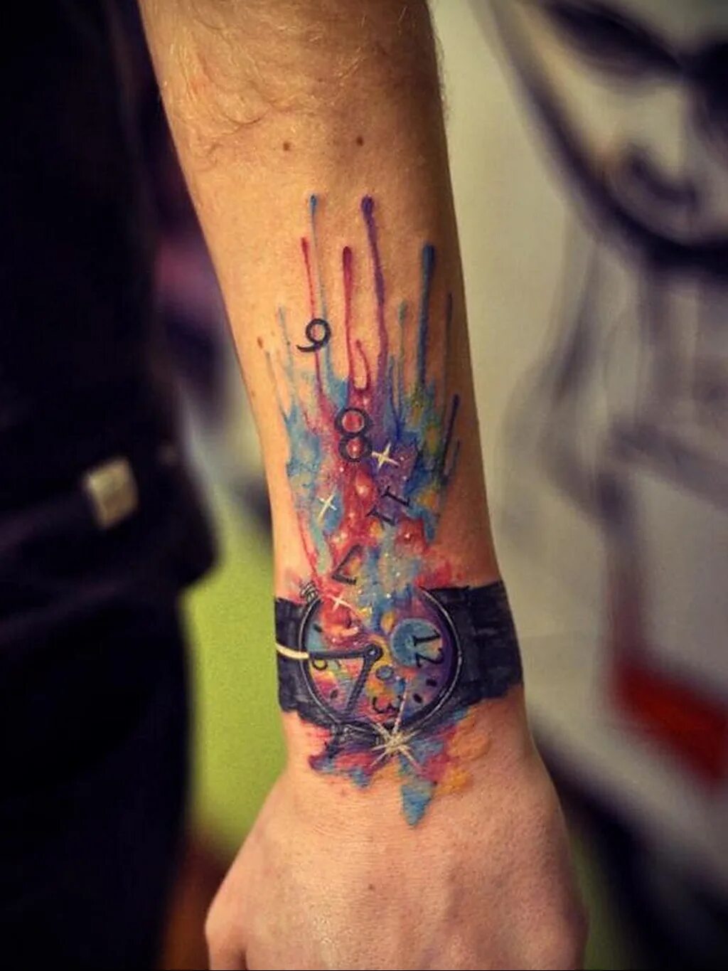 Цветная тату для мужчин. Акварельные тату. Цветные Татуировки для мужчин. Тату на руке. Необычные Татуировки для мужчин.