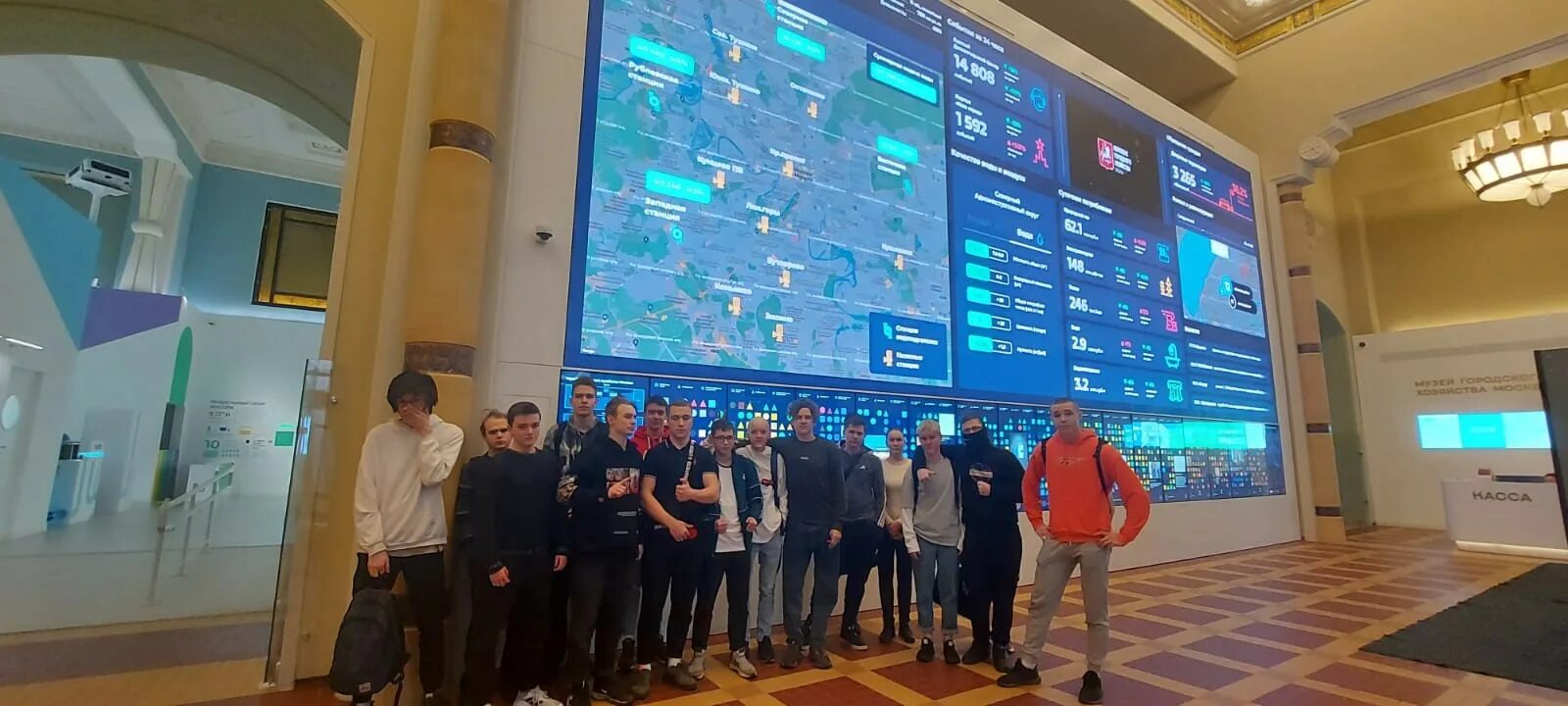 Вднх в москве 22 июля. Фонтаны вднх. Павильон транспорт вднх. Новогоднее тесла шоу москва. Бесплатные места на вднх.