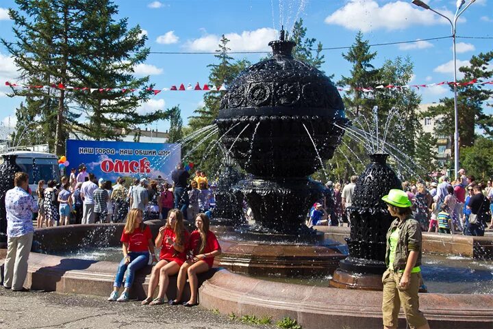 омск куда сходить с ребенком выходные. горка в парке 300 летия омска. детский развлекательный центр. советский парк омск зима 2022. омск куда сходить с ребенком выходные.