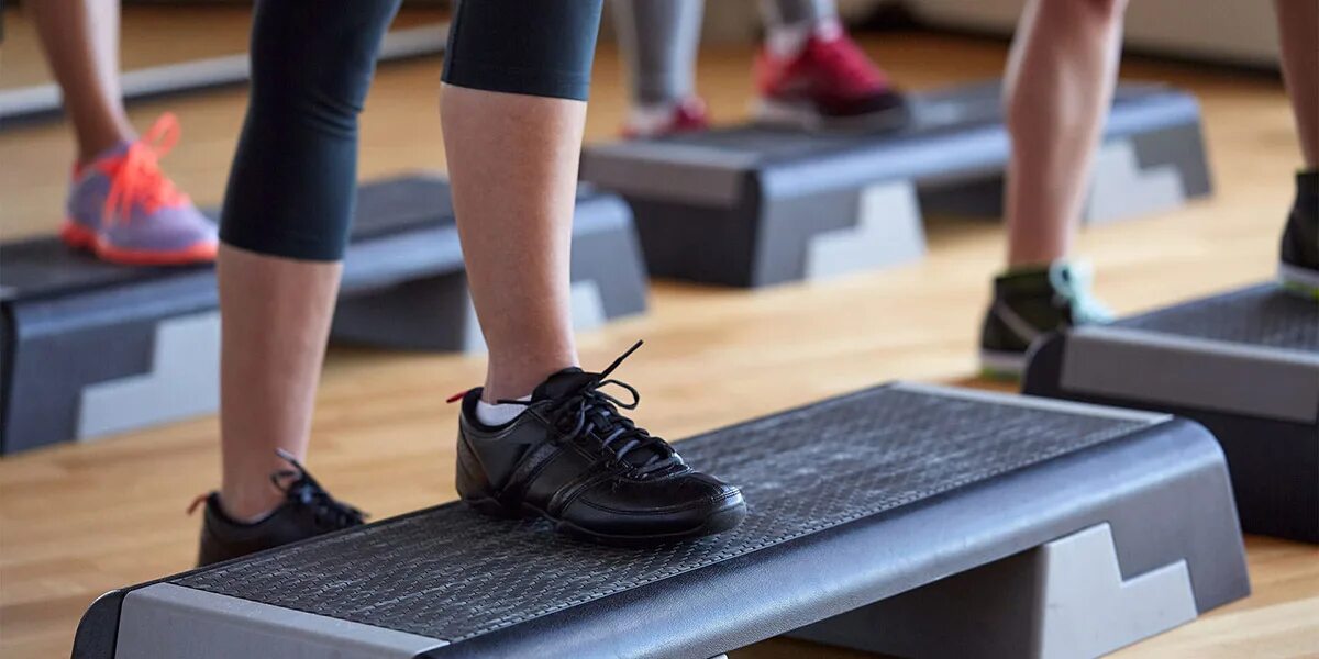Со степ. Степ степс. ступенька для степ аэробики. степ платформа adidas. гарвардский степ тест.