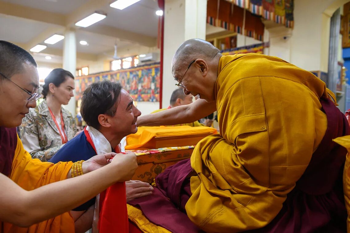 Его святейшество далай-лама 14. Малайцы буддисты. Тензин ринпоче. Святейшество далай-лама. Далай-лама xiv.