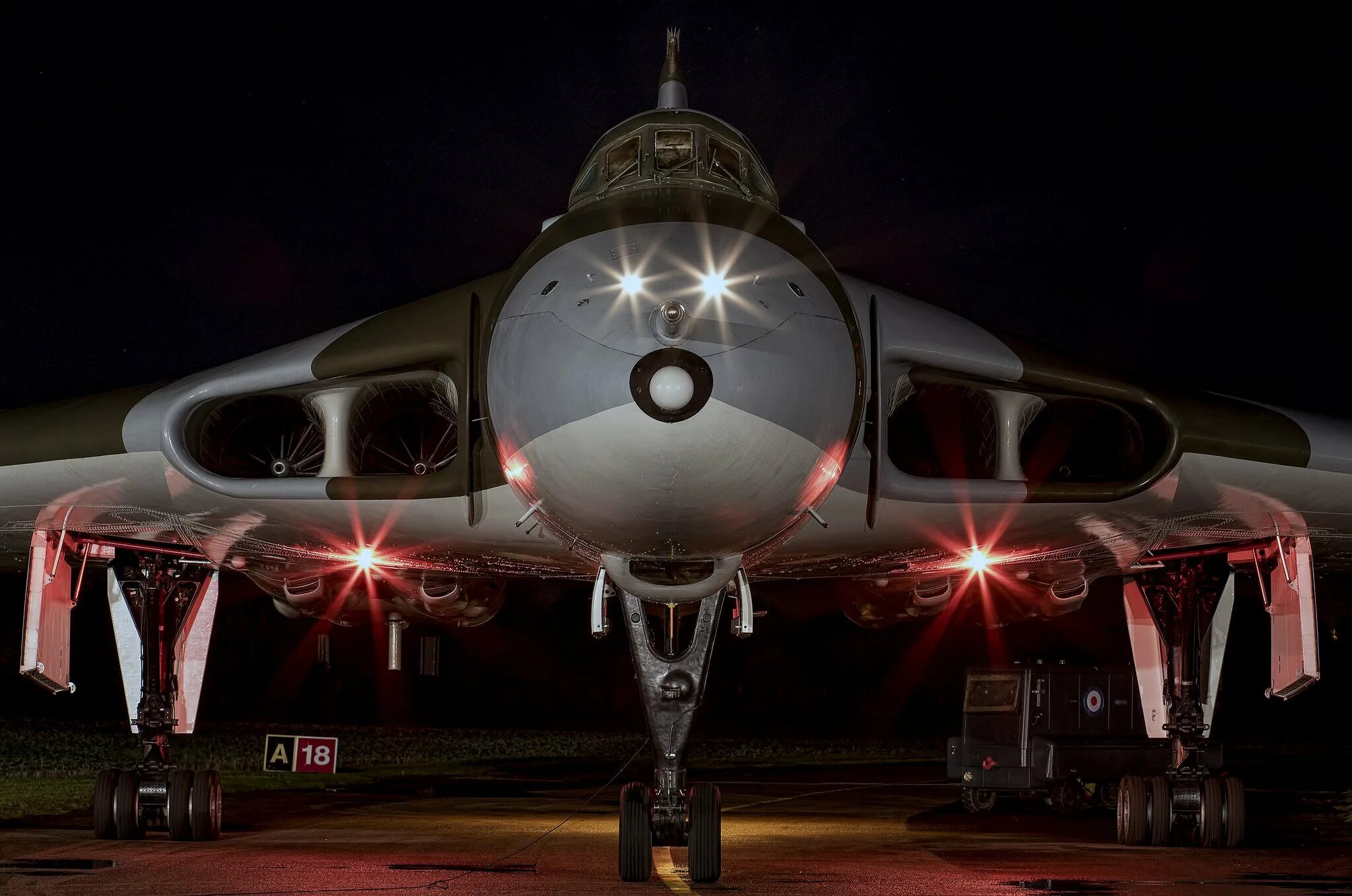 Avro vulcan самолет. Бомбардировщик вулкан англия. Стратегический бомбардировщик avro vulcan. Avro vulcan xh558. Avro vulcan b mk2.