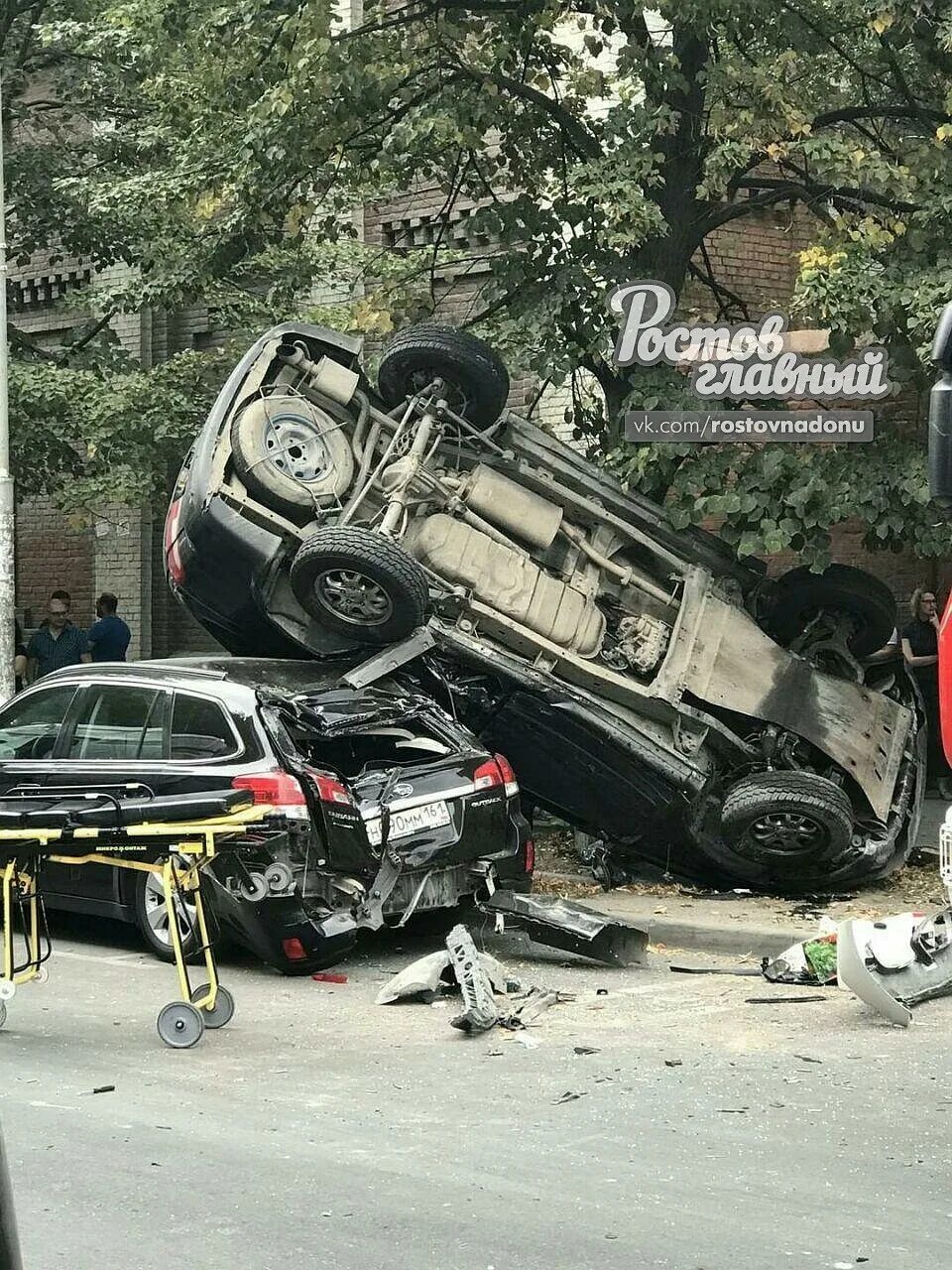 Авария на садовой ростов на дону. Чп ростов на дону. Водителя зажало в машине. Дтп на трассе м4 дон в ростовской области с газелями. Чп ростов на дону.