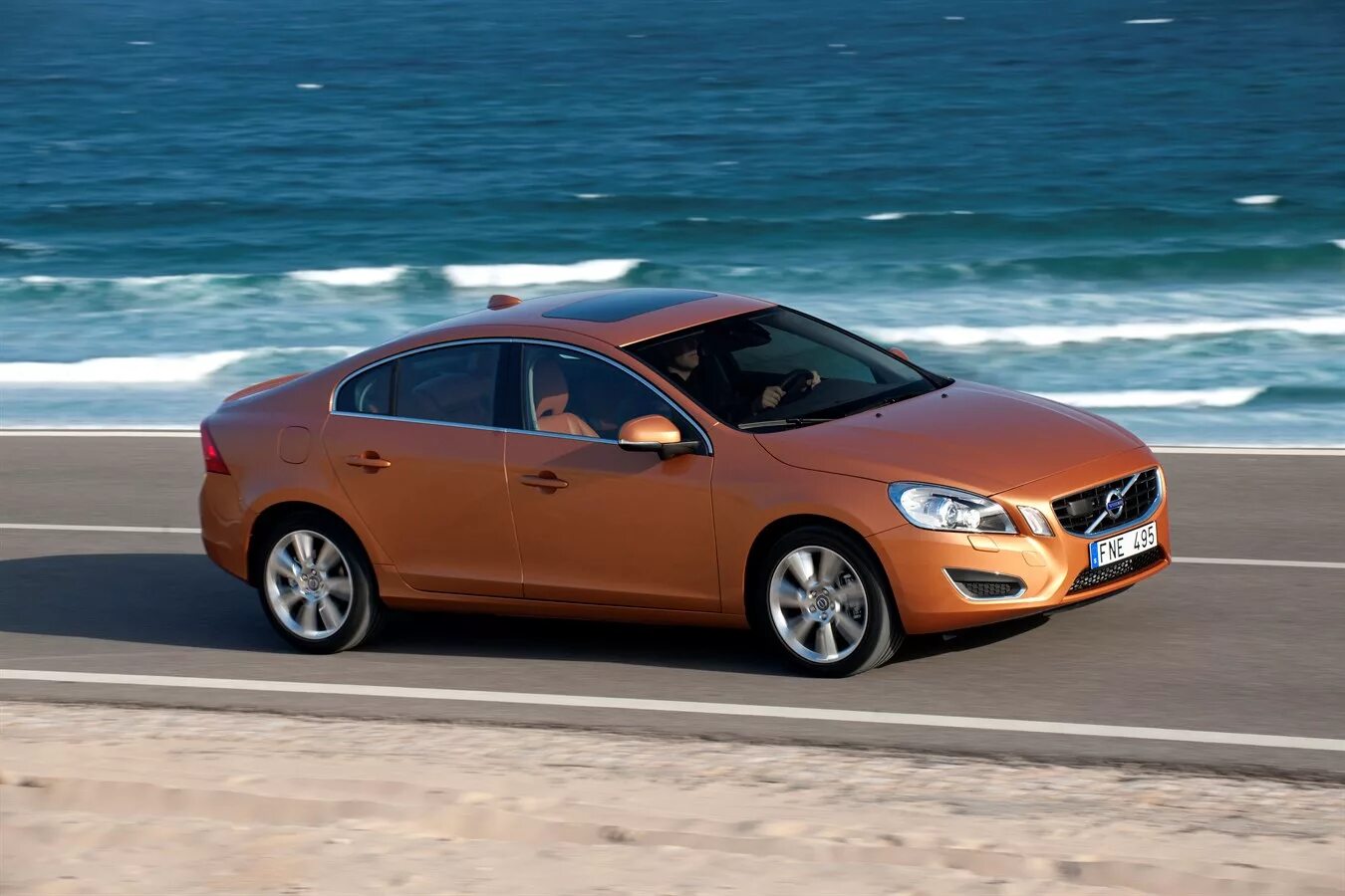 Volvo s60 1.6. Volvo s60 седан 2010. Volvo s60 2013. Вольво s60 оранжевая. Вольво s60 2013.