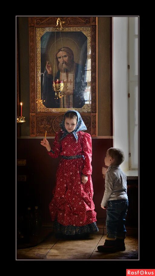 Дети в храме. Православные дети. Дети молятся в храме. Дети в православном храме.