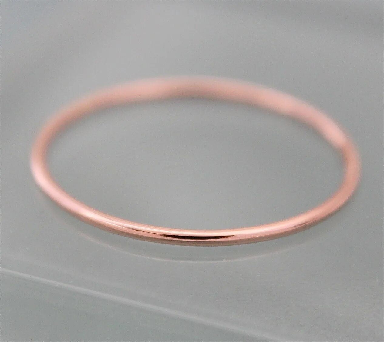 Тоненькое колечко белое золото 1 мм. Тонкие кольца. Тонкое круглое обручальное кольцо. Тонкое кольцо с бриллиантом.