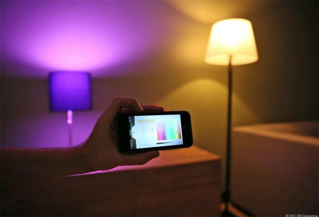 Управлять яркостью света. Philips Hue система освещения. Philips Hue 2012. Philips Hue управление светом. Управление освещением в умном доме.