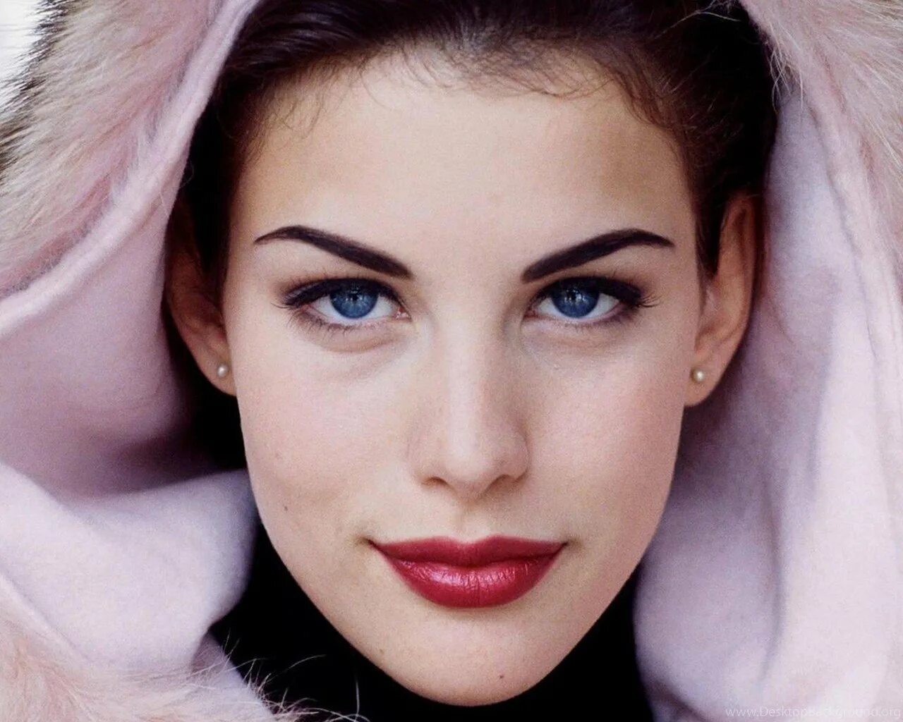 Сандра буллок цветотип. Девушки цветотипа зима. Энн хэтэуэй фотопортрет. Цветотип зима макияж. Зимний цветотип внешности.
