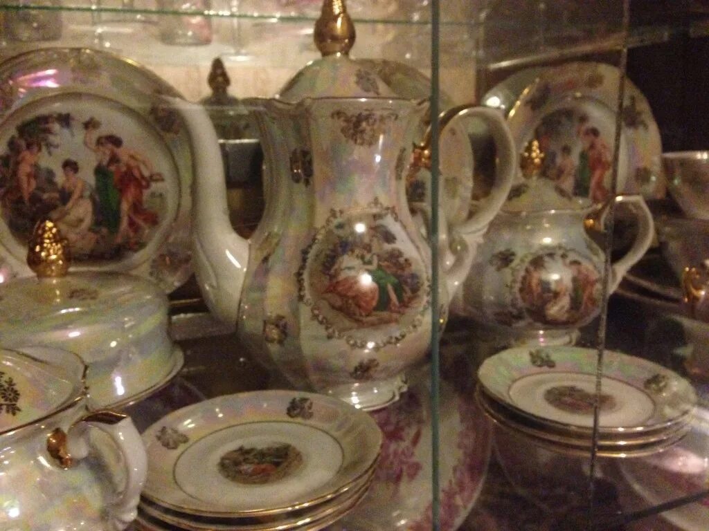 Мейсенский фарфор сервиз мадонна. Сервиз colditz гдр. Сервиз мадонна зонненберг. Продать сервиз. Продать сервиз.