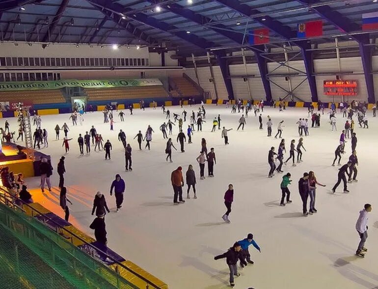 Стадион Химик Кемерово каток. Ледовый дворец Химик Кемерово. Каток на Химике Дзержинск. Химик стадион Дзержинск каток. Закрытый ледовый каток