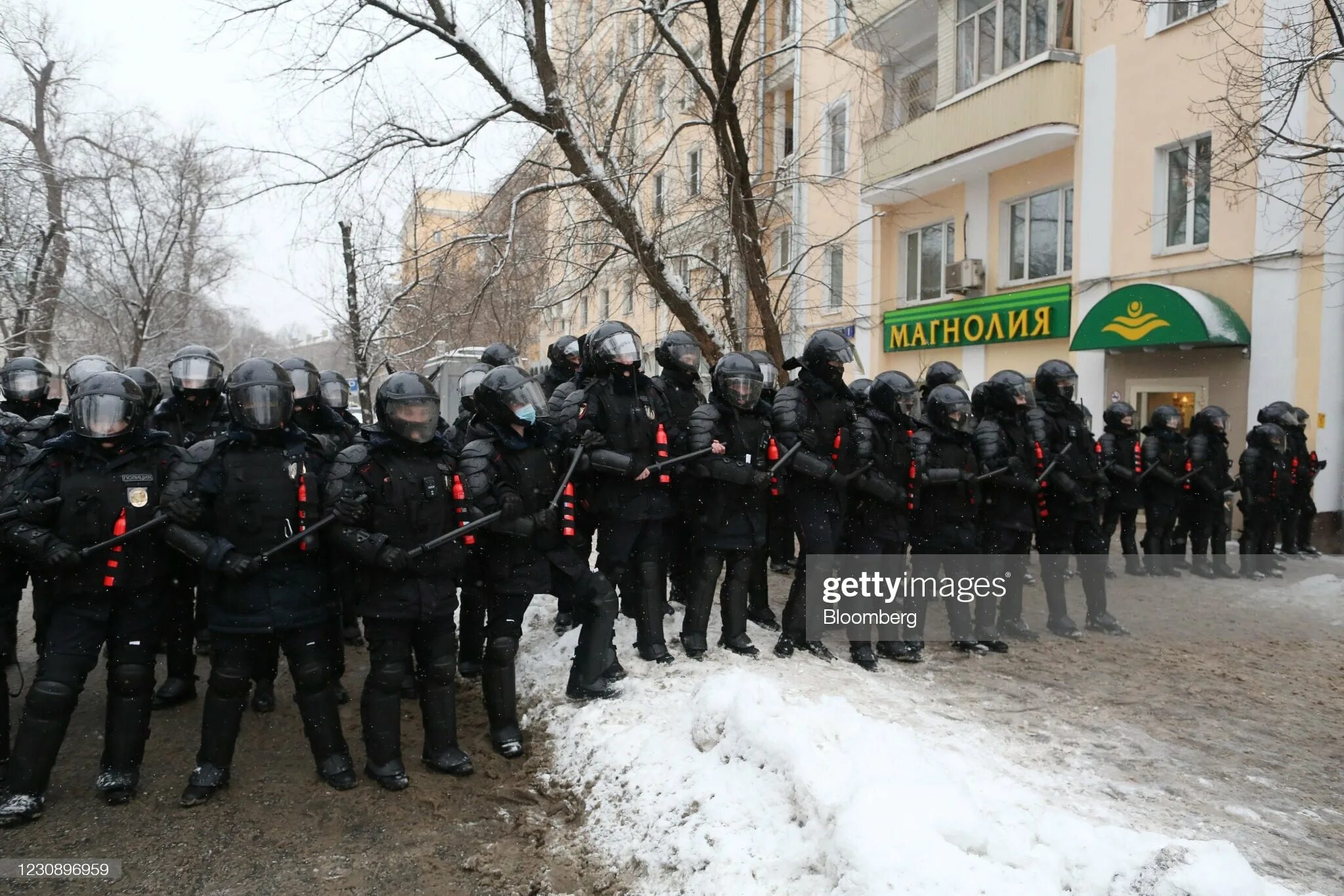 Омон возле крокус сити