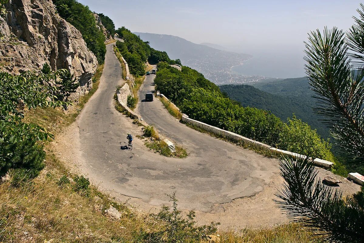 Золотое кольцо крыма. Ялта Бахчисарай серпантин. Серпантин Ялта ай Петри. Ай Петри Крым дорога серпантин. Бахчисарай ай Петри.