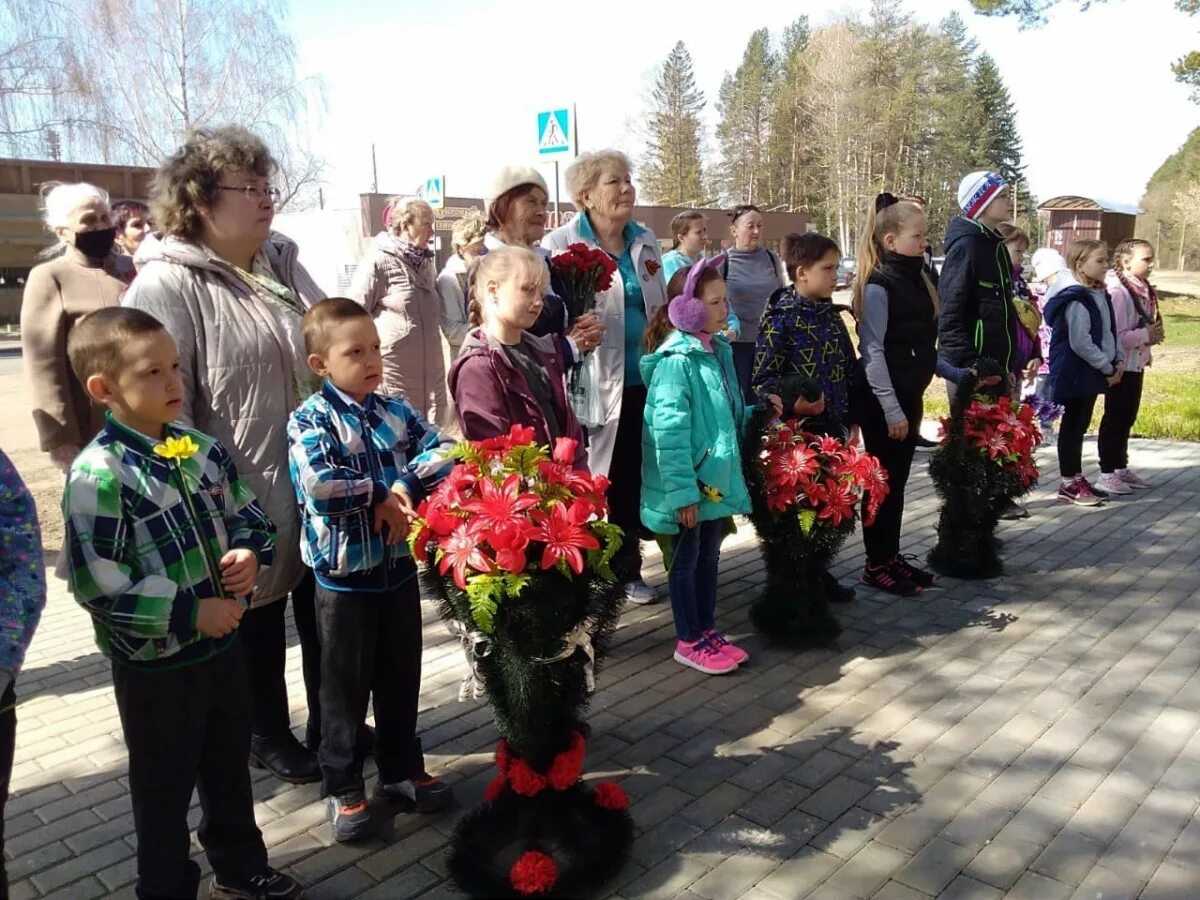 Первомайский оренбургский район новости. 9 Мая Первомайский район Оренбургской области п Первомайский. Уржум митинг 9 мая. Митинг 9 мая Осинники. Лычково митинг 9 мая.