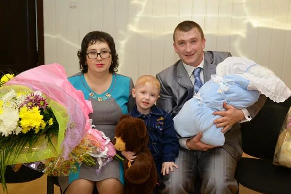 Спектр загс новокузнецк. Загс междуреченск. Загс междуреченск сотрудники. Загс междуреченск. Работа загс междуреченск.