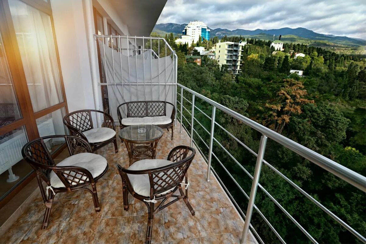 Гурзуф лилия 2. Гурзуф гостиничный комплекс веселый хотей. Ялта гурзуф 2. Ялта гурзуф 2. Крым отель фамилия гурзуф.