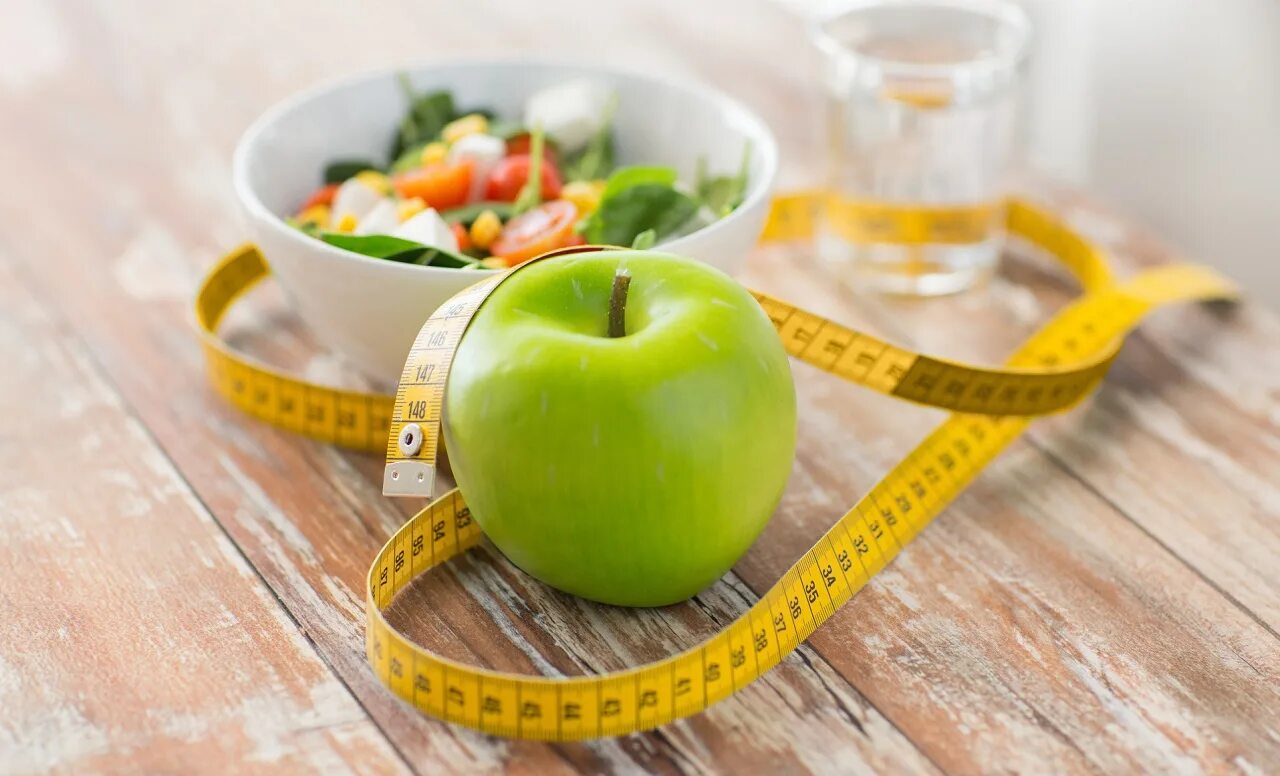 Витамины баннер. Зеленые овощи. Вес яблока. Диета одно яблоко в день. Похудение весы сантиметр.