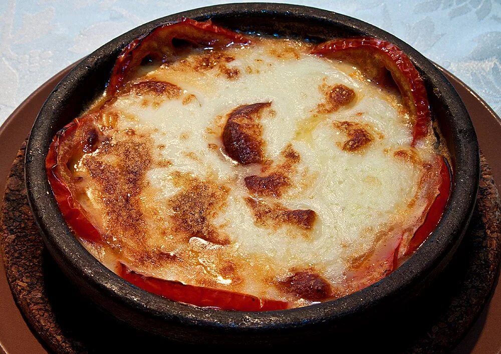 Жареный сыр в панировке. Рецепты с сулугуни на сковороде. Сулугуни блюдо. Жареный сыр сулугуни на сковороде. Рецепты с сулугуни на сковороде.