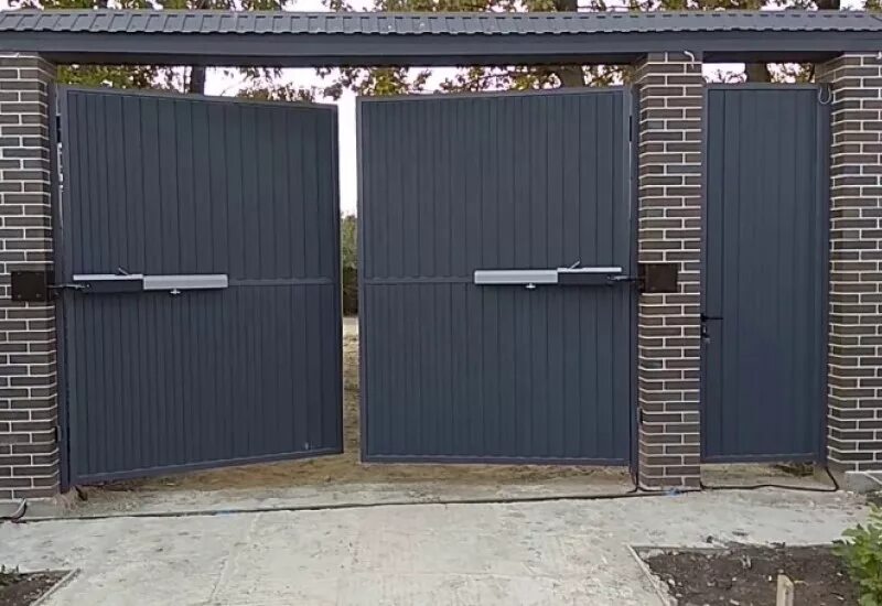 Николица ворота. Коварт кованые ворота. Ворота "боярские пш". Кованый забор с воротами. Боярские ворота лоза.