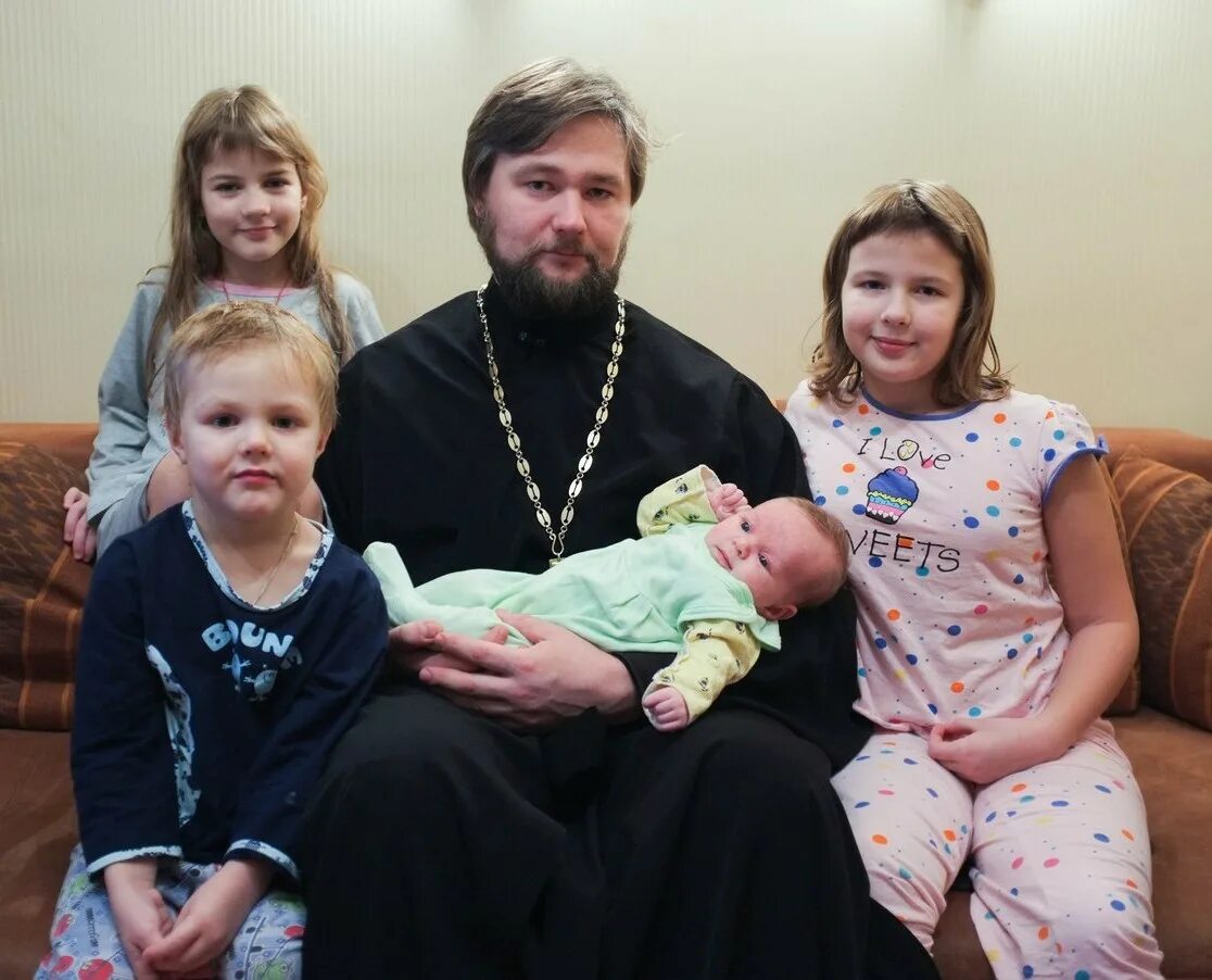 дмитрий березин священник. протоиерей михаил васильев. михаил васильев протоиерей семья дети. отец михаил васильев главный священник вдв рф. отец михаил васильев семья.