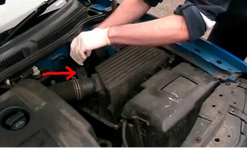 Как поменять воздушный фильтр на фольксваген. Воздушный фильтр фольксваген поло седан 1. 4 2003г. Фильтр воздушный поло седан 1. 6 110.