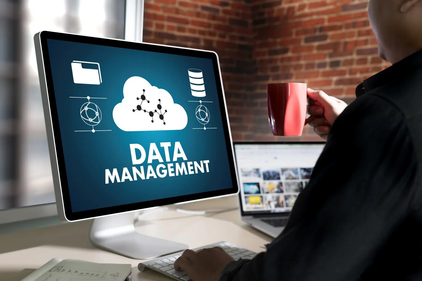 Manage data. Data management. detamanegi. data manager. важные данные фото.