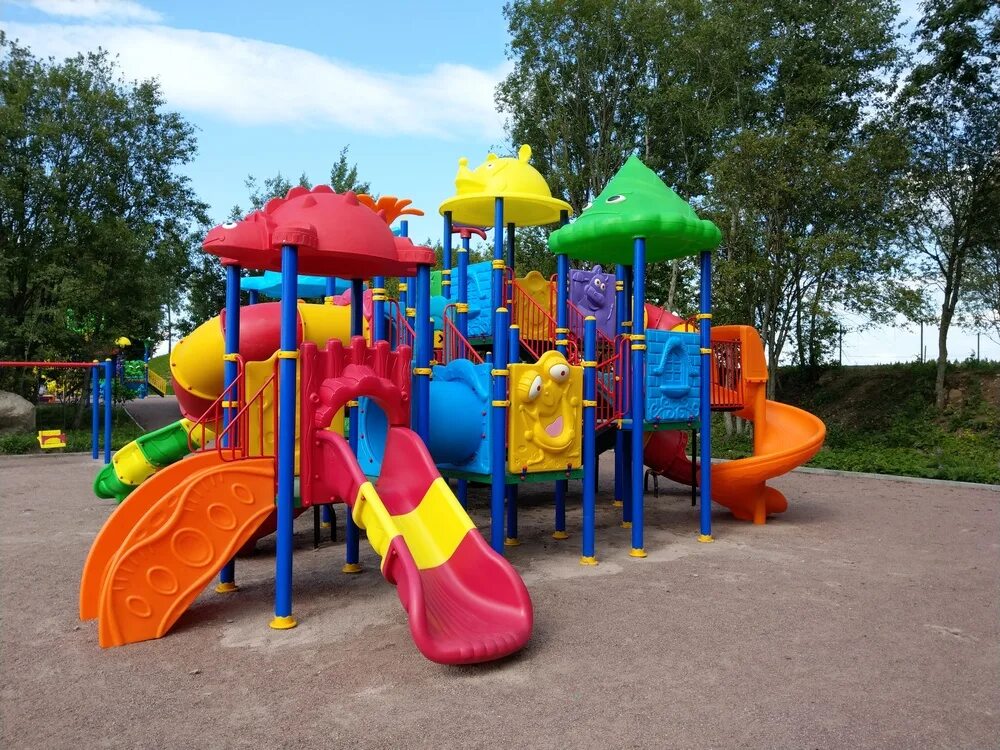 винтовой спуск для детской площадки. старый комплекс. детские горки. установленные игровые комплексы. установленные игровые комплексы.