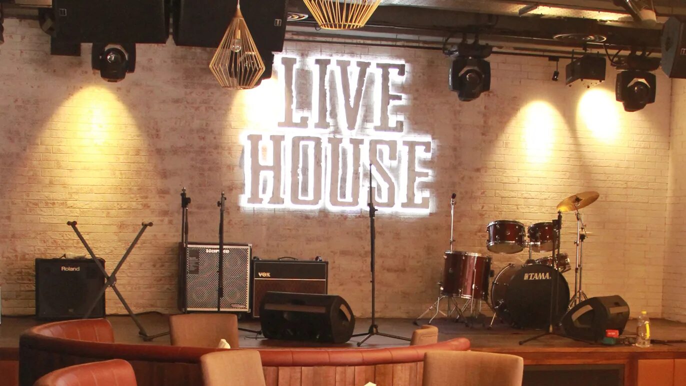 Легкая музыка для кафе. Live House. Live Music. Музыка для кафе. Тайм Хаус картинки.