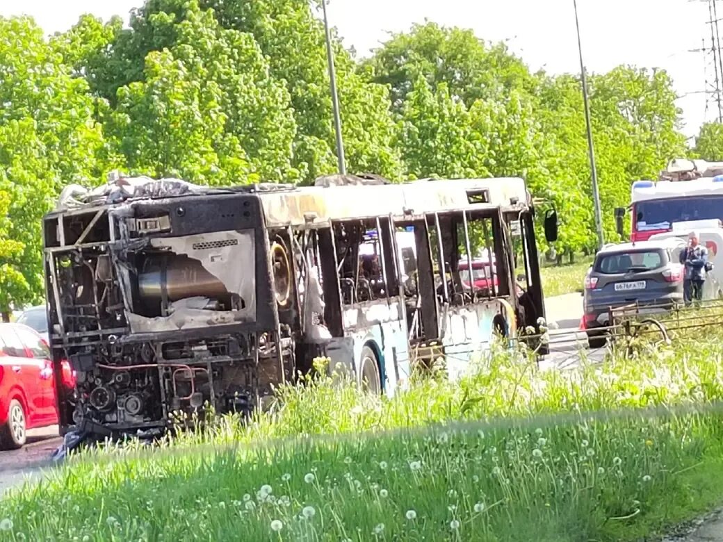 Маз 203. Горящие мазы. Автобус маз 203947. Горящие мазы. Маз 103 горит.